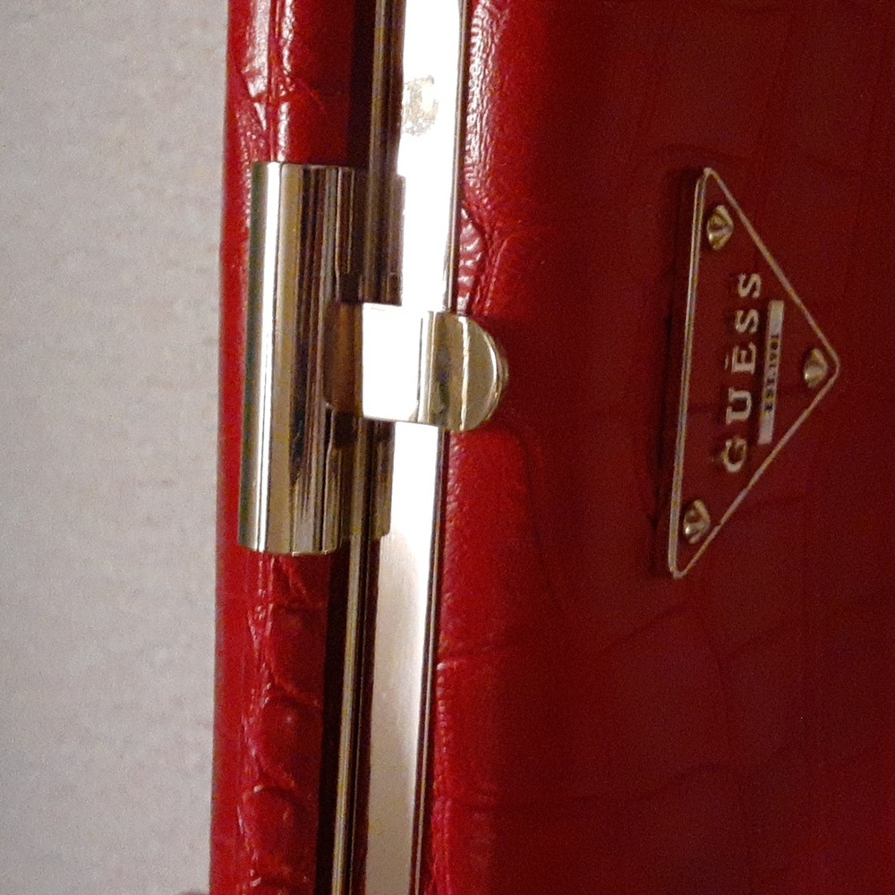 🌹Guess handbag Like New Excellent! - Picture 7 of 7